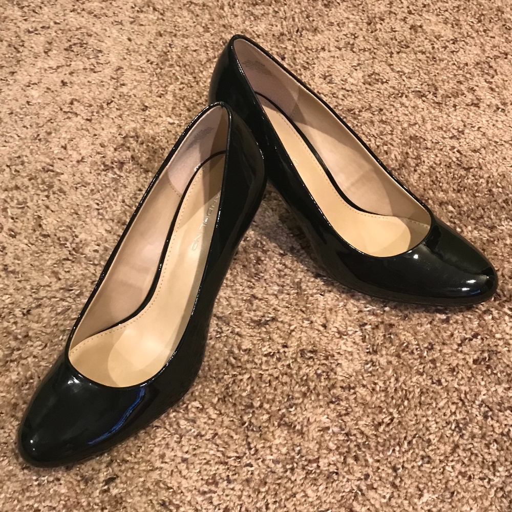 Bandolino Black Patent Heels